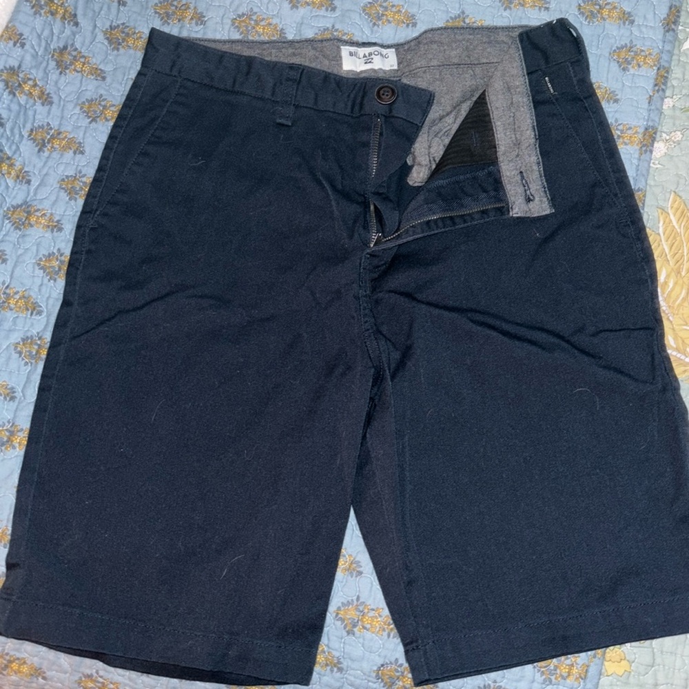 Billabong classic navy blue men’s shorts. Worn once.